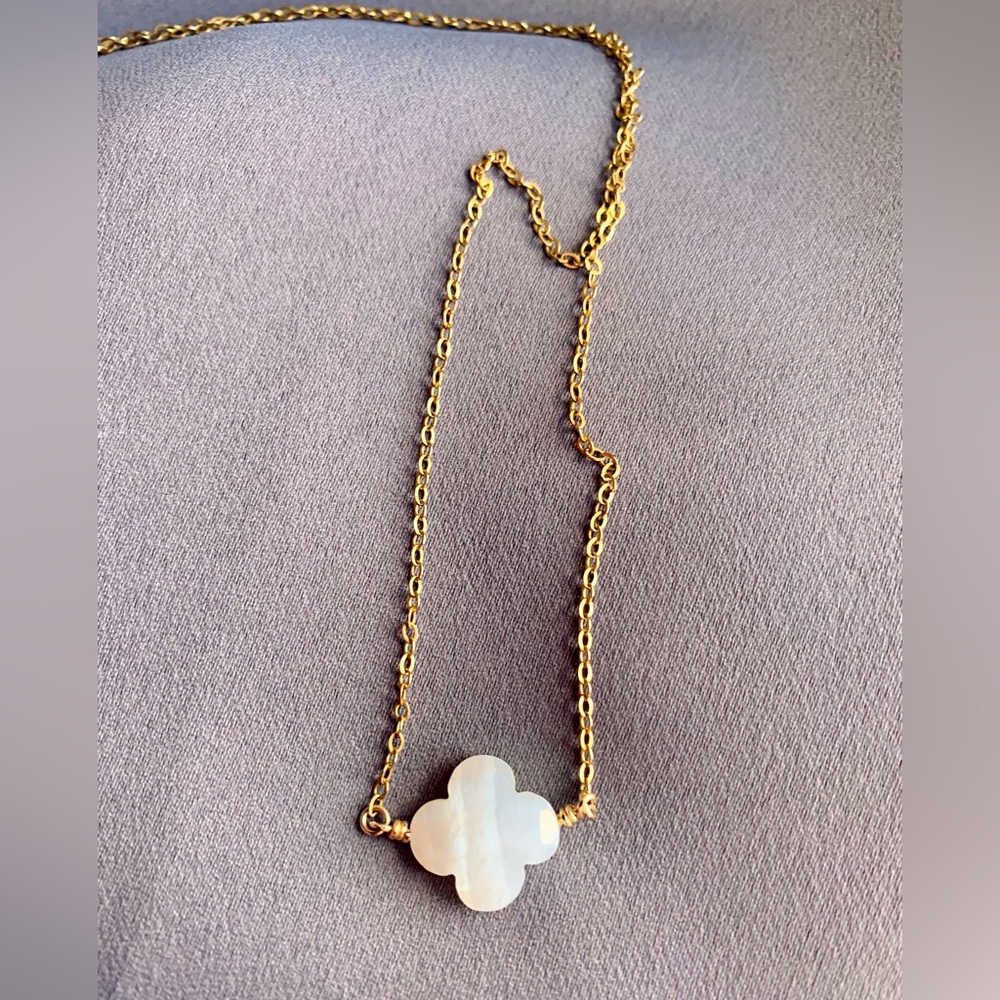 Mother of pearl clover necklace